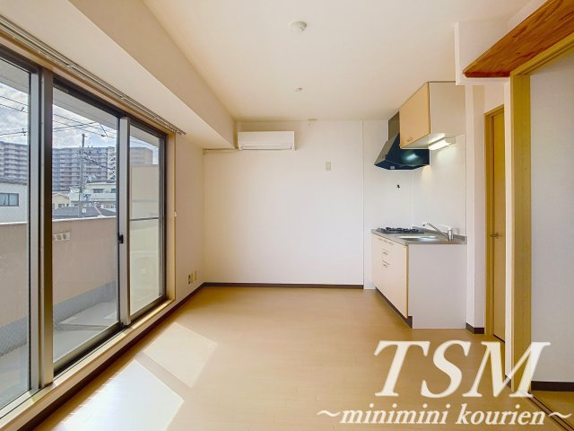 Ｍ’プラザ 香里壱番館の居間・リビング
