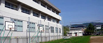 箕面市粟生新家５丁目　土地の周辺|箕面市立東小学校