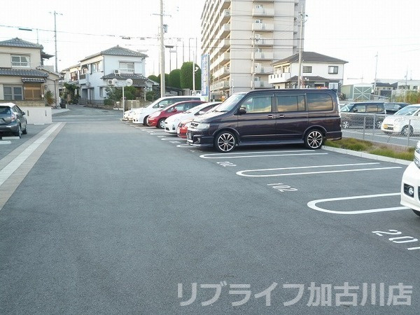 ルシール加古川の駐車場