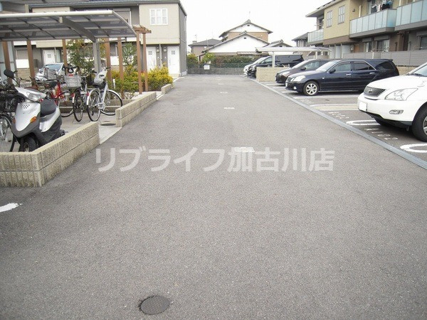 カンパーニュＣの駐車場