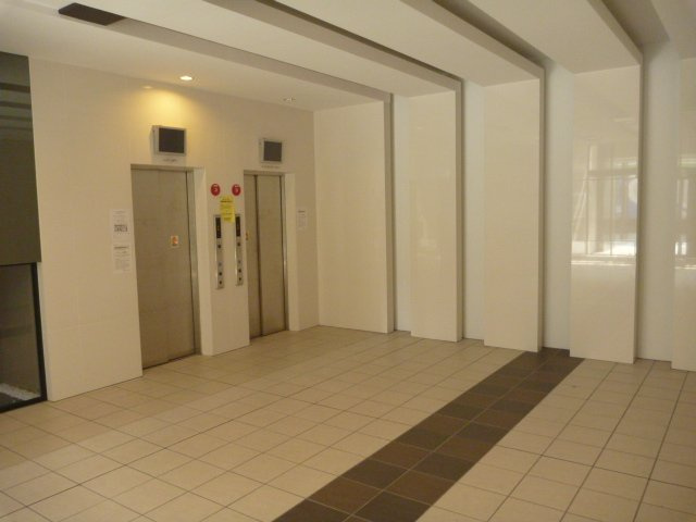 アーデンタワー本町イースト　BRAVI不動産のロビー|【アーデンタワー本町イースト】毎日通るロビーはこのようになっています