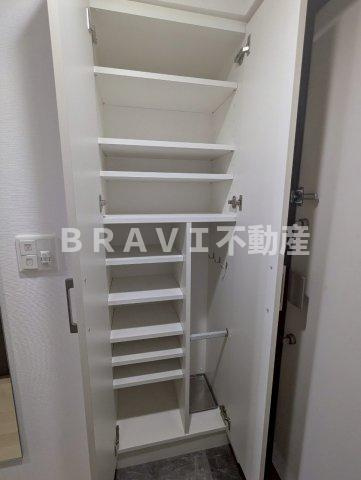 アーデンタワー本町イースト　BRAVI不動産の玄関