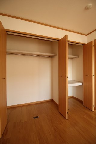 プロムナードⅢの収納|開いている状態/同型タイプの別のお部屋のお写真です