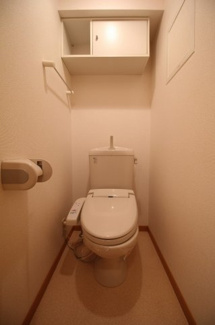 【トイレ】 | プロムナードⅢ | シンプルで使いやすいトイレです/同型タイプの別のお部屋のお写真です