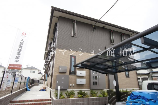 サイドガーデン南増尾A棟の外観