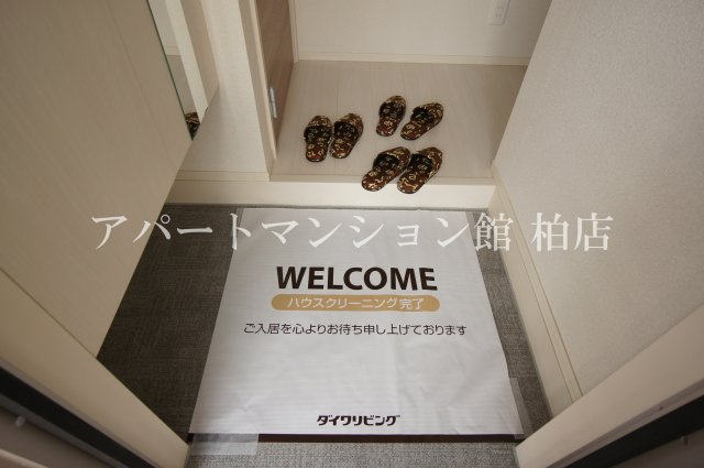 サイドガーデン南増尾A棟の玄関