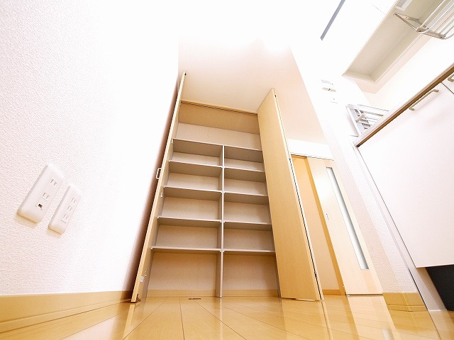 オ・パン法蓮町の収納|たっぷりとした収納スペースです