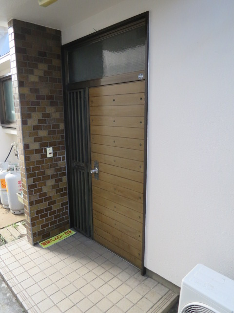 片岡荘の玄関