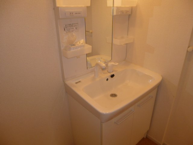 メゾンミニヨンＹ・Ｏの独立洗面台|シャンプードレッサー