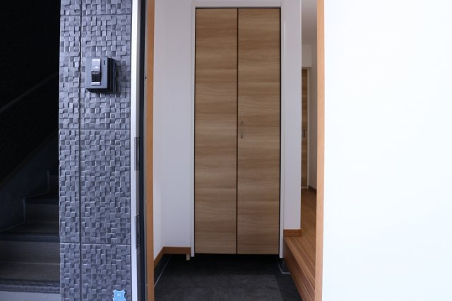 パルフラッツ王居殿の玄関