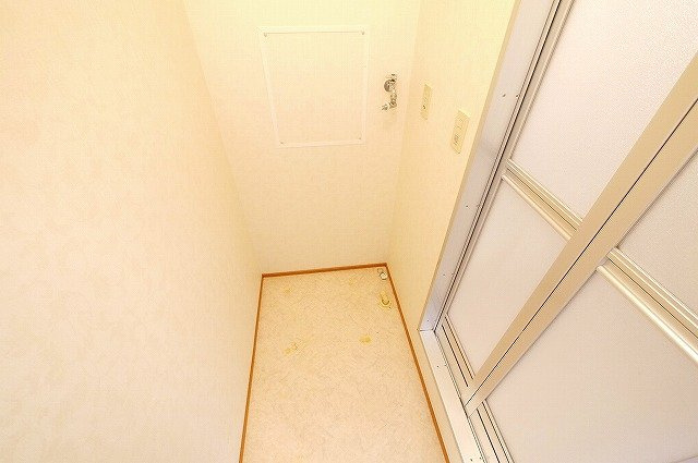 さくらハイツの設備|洗濯機はこちらへ設置できます。
