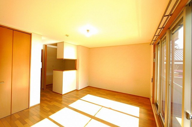 さくらハイツの寝室|日差しのしっかり入るお部屋です。