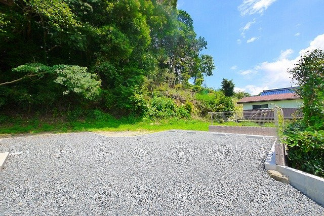 奈良市横田町貸家の駐車場|カースペースがあります
