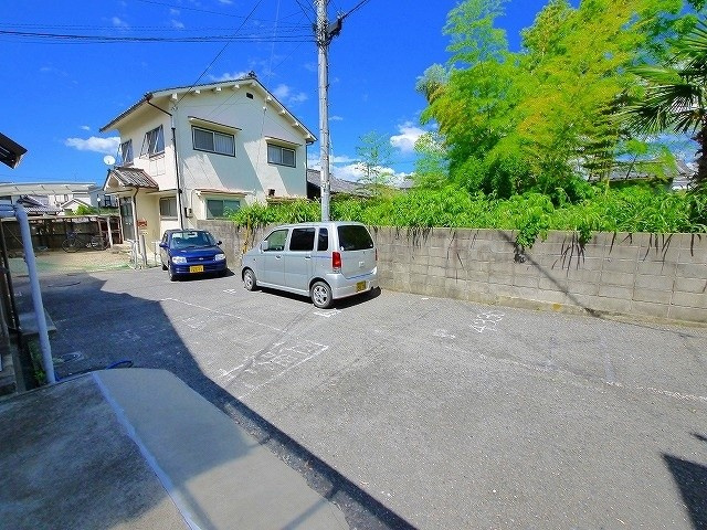 サンコーハイツの駐車場|駐車スペースもあります