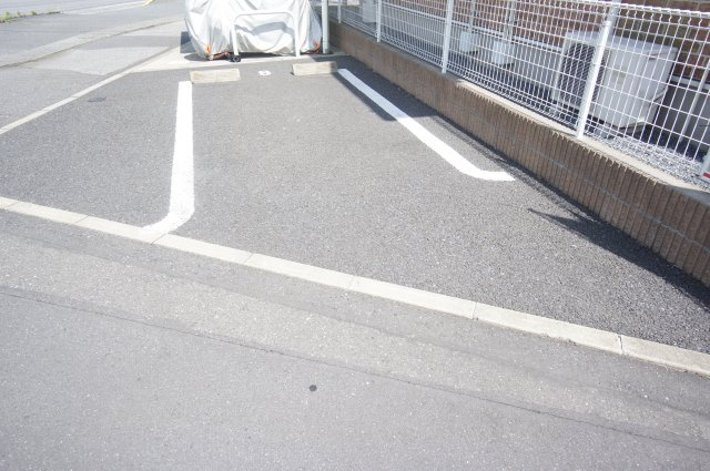 サイドウォークの駐車場