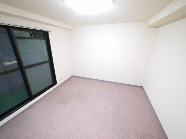 ディアコート奈良（東木辻町）の寝室|明るい洋室です。