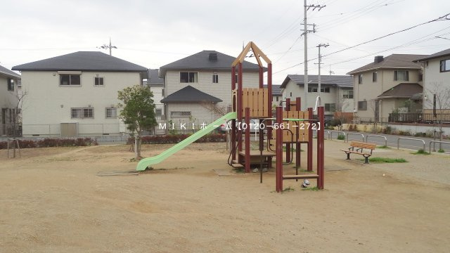 箕面市彩都粟生南５丁目　中古戸建の周辺|東側は公園です。