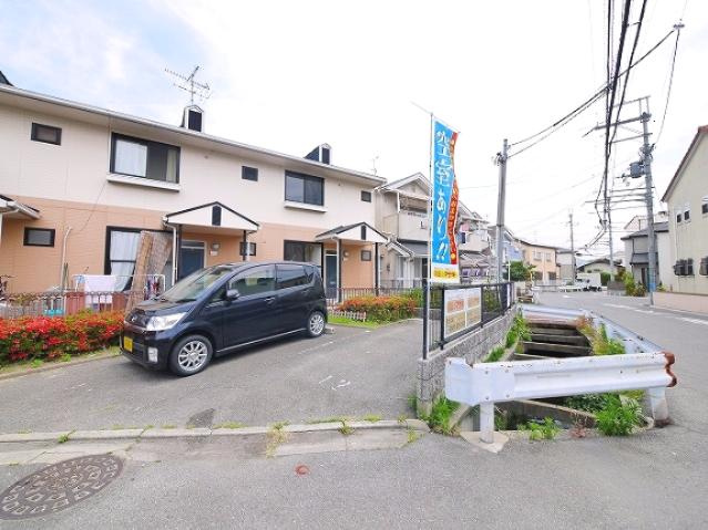 エクセレントヴィレッジオオダCの駐車場|駐車スペースもあります