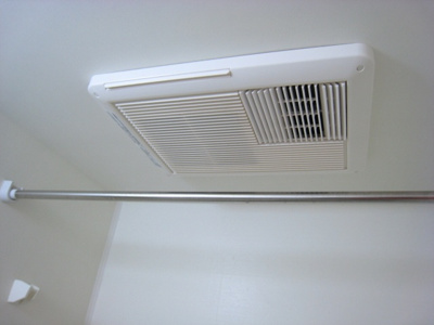 【設備】 | カルナック | 浴室乾燥機付で、雨の日もお洗濯ものが干せます。