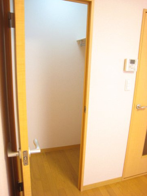 【収納】 | カルナック | 収納はウォークインタイプになっています。