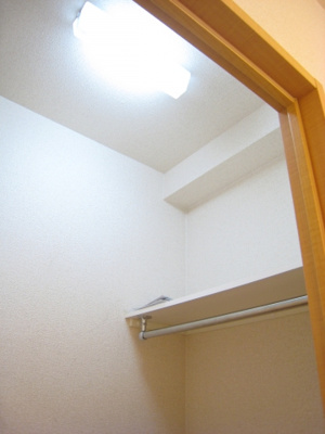 【収納】 | カルナック | ウォークインクローゼットには照明もついています