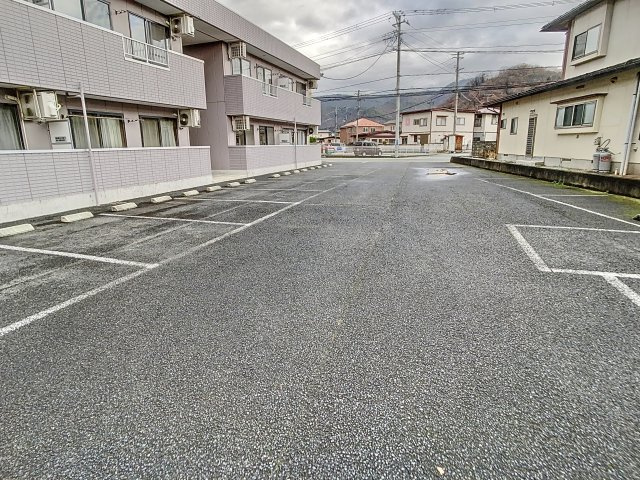 ライフステージ芳武の駐車場