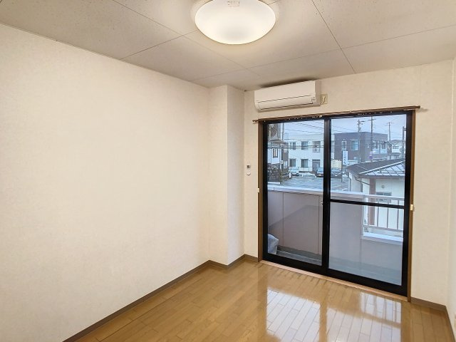 ライフステージ芳武の洋室