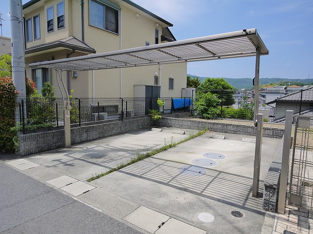 小明町戸建住宅の駐車場