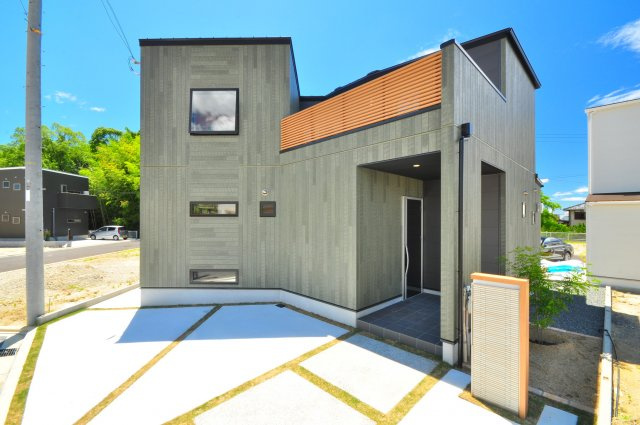 岸和田市　新築一戸建　モデルハウス仕様の外観|グッドデザイン賞受賞のサイディングボードを採用