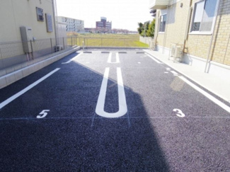 【駐車場】
