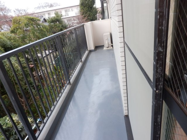 ホワイトプラザのバルコニー