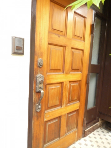 岩見邸の玄関