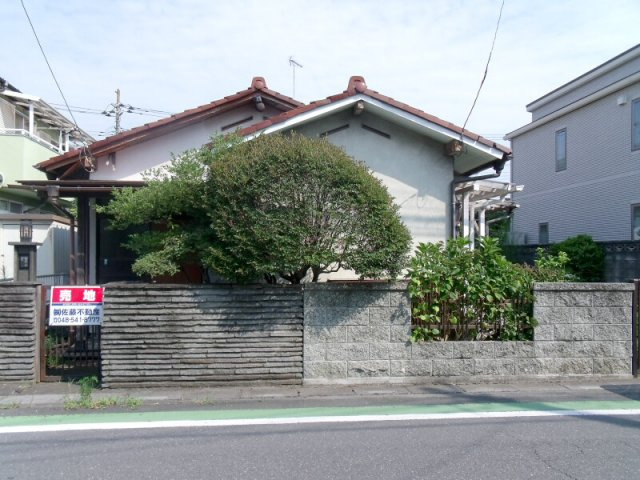 鴻巣市神明３丁目の売地の前面道路含む現地写真