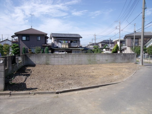 鴻巣市大間１丁目の売地の前面道路含む現地写真