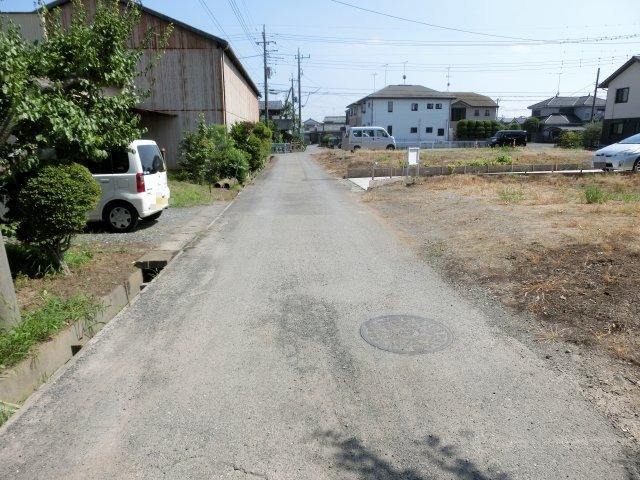 鴻巣市三ツ木の売地の前面道路含む現地写真