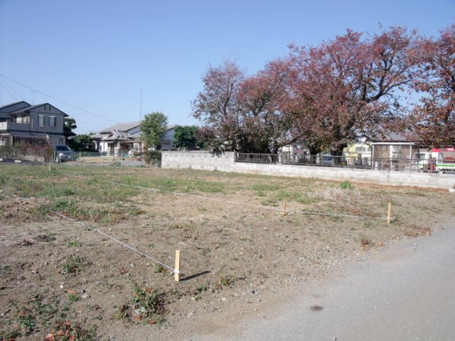 鴻巣市三ツ木の売地の前面道路含む現地写真