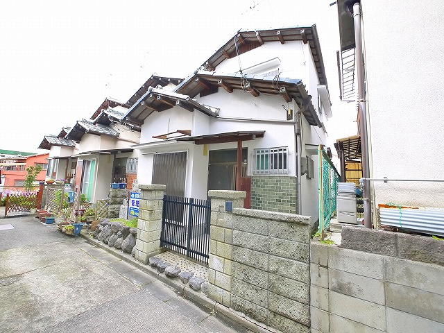 南肘塚貸家の外観