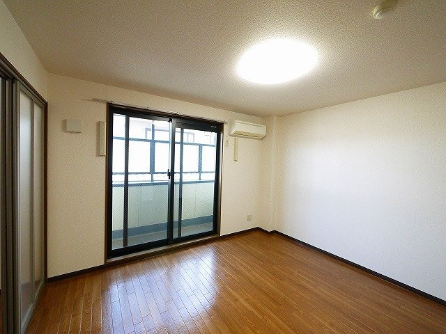 ドルフⅢの居間・リビング|ゆったり過ごせるリビングです