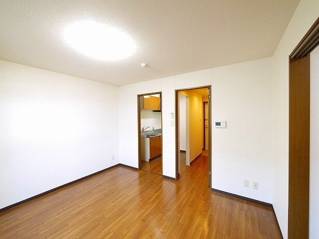 ドルフⅢの居間・リビング|こちらの居間で趣味の時間をお楽しみください