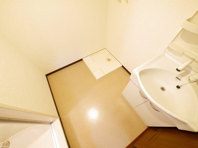 ドルフⅢの洗面所|ゆったりとスペースのある洗面所