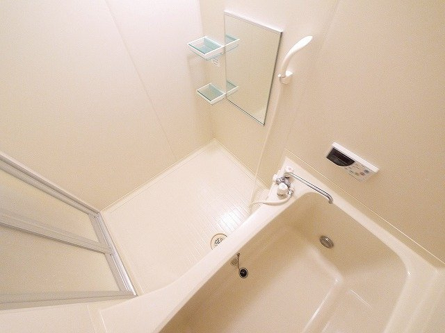 ドルフⅢの浴室|日々の疲れを癒すお風呂付です