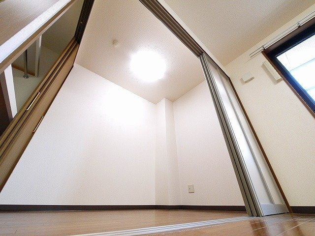 ドルフⅢの洋室|広々とした洋室です