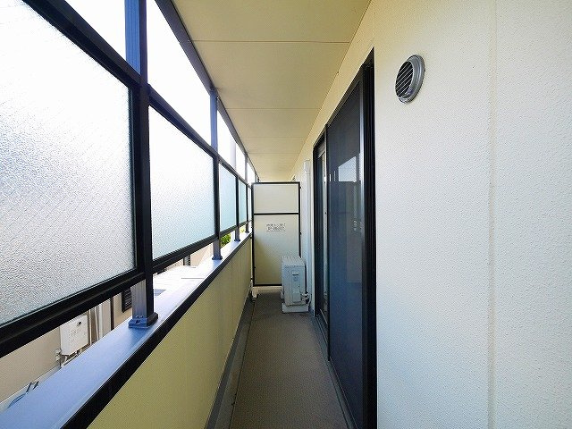 ドルフⅢのバルコニー|暖かな日差しのふりそそぐバルコニー