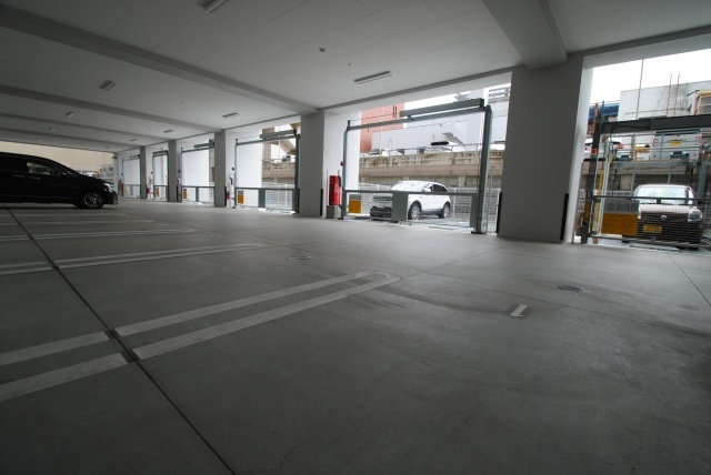 アーバンパレス六ツ門セントラルベースの駐車場