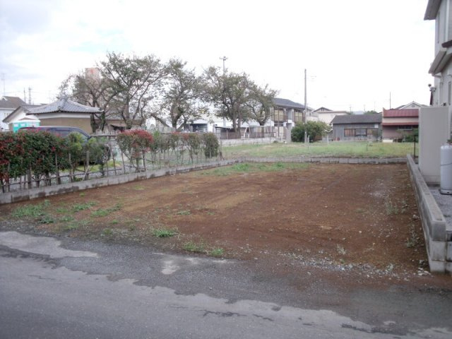 鴻巣市三ツ木の売地の前面道路含む現地写真