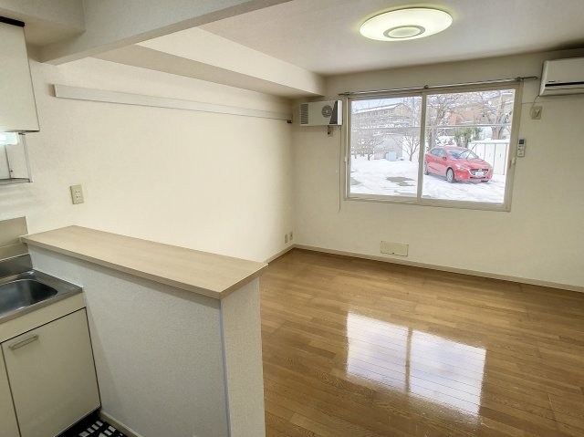 ヴィレッジアルカディアの居間・リビング