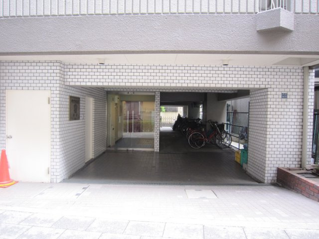 ダイアパレス仲宿のエントランス