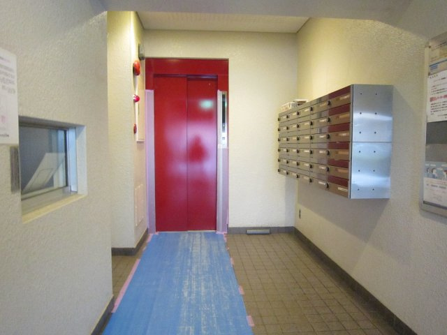 ダイアパレス仲宿のエントランス