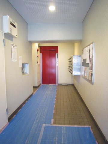 ダイアパレス仲宿のエントランス