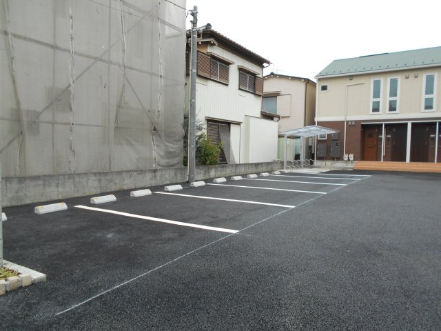 グランド パレス オクドの駐車場